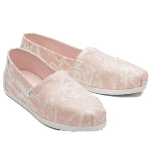 TOMS cloudy pink patchwork batik print alpargata shoe size 8